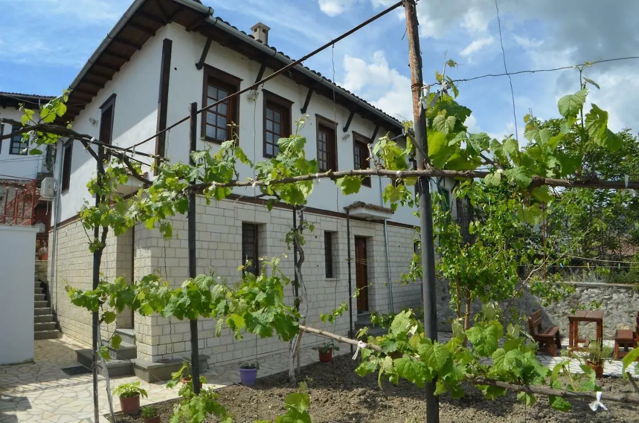 Отель Pjetri House Берат Гостевой дом